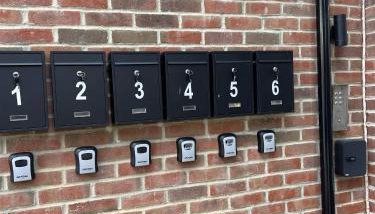 Central 2BR Home with Parking near Ferry - Foto 3