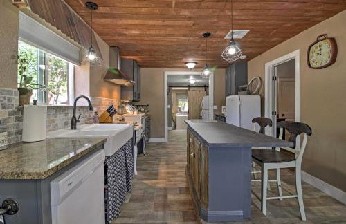 Newly Remodeled Home with Yard in Downtown Caliente! - Foto 9