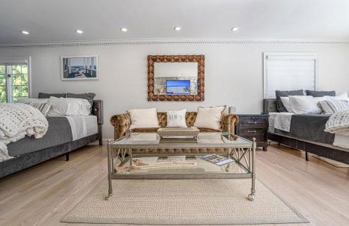 The J Luxury Villa - Southampton Poolside Retreat with Sauna - Foto 42