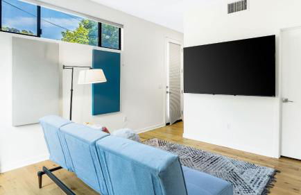 Silverlake Sunset Treehouse • Art-Filled Escape w Jacuzzi Sauna AvantStay - Foto 20