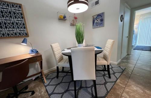 King bed first floor Mid City with Parking - Foto 11