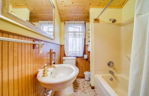 Waterfront Alanson Cottage with Dock and Lake Access! - Foto 24