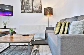 Freckleton House in Town Centre, near Blackpool, Sleeps 6, Free Parking - By NMB Property - Photo 34