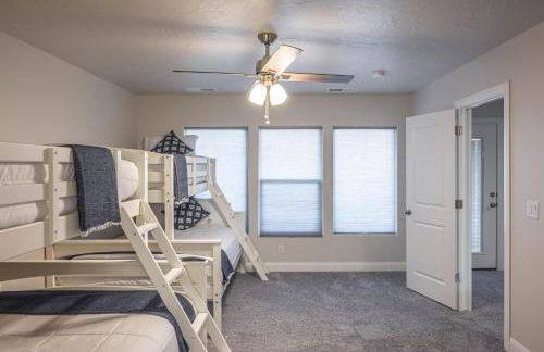 Poolside Plunge - Foto 26