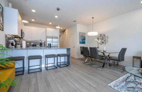 Comfortable home Near Disney & Private Pool 17414 - Foto 14