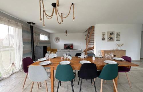 Les Voiles, maison bien équipée 10 p 2 sdb, 2 WC, spacieuse lumineuse avec jardin clos, garage, terrasse, parking privatif, à 950 m de la plage d'Asnelles et tous commerces, près de Bayeux et Arromanches, chiens bienvenus - Foto 5