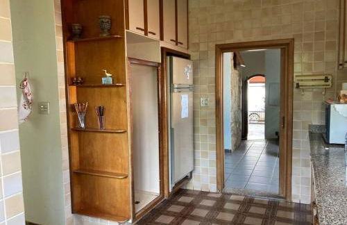 Casa grande, ampla, com 4 quartos e estacionamento - Foto 6