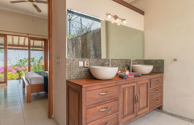 Villa Lotus Kayuputih - Foto 21