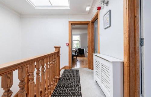 Luxury Victorian 5 bedroom apartment by Lady road apartments - Foto 90