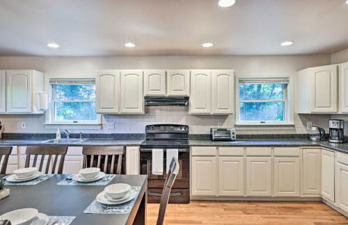 Hot Tub and Yard Stroudsburg Home in Poconos - Foto 9