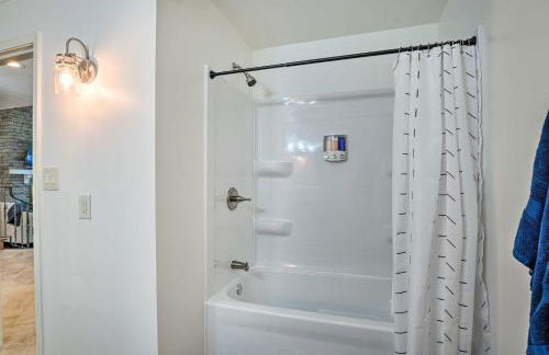 Spacious Lakefront Home with Private Dock! - Foto 25