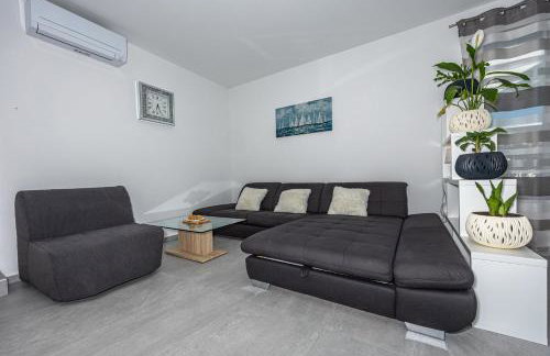 Luxury White Sails Villas with a Multi Sport Court and Sea View - Photo 60