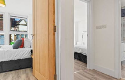 2BR Apartment with Sofa bed I Prime Town Centre Location I Gold St D-Lux, Modern Amenities, Walk to Train, Bus Stations, Shops & Cafés I Leisure and Business Stays Welcome - Foto 44