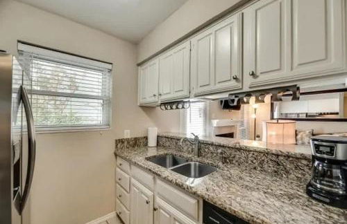 Cozy 2BD Apt DFW South I12 - Foto 3