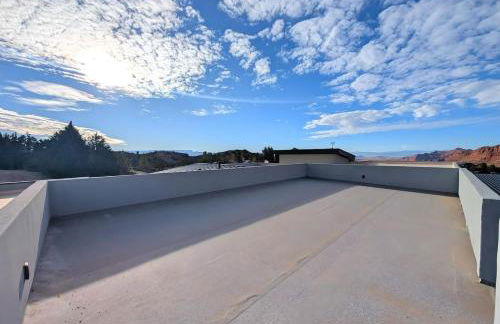 Modern Red Cliff Home with Private Pool - Foto 22