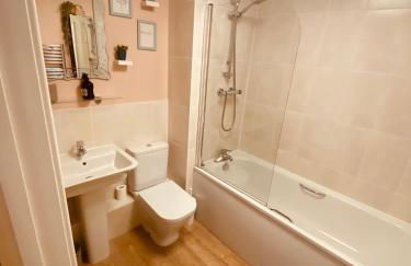 Bond Central - City Centre Oasis - Photo 10