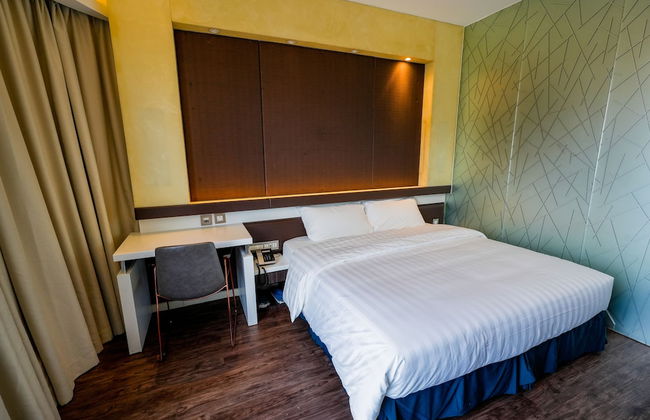 Epoch Hotel - Photo 12