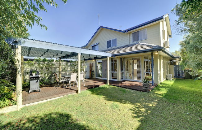 Sea Whispers - Photo 1