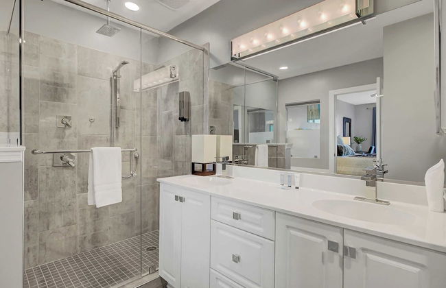 Beachfront 3bdr Condo w/ Pool & Deck Ocean Views Ocean Blvd #102 by Avantstay - Foto 16