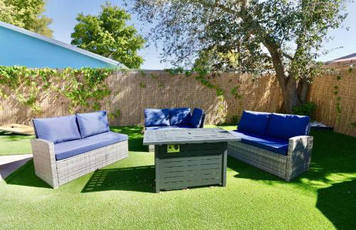 Luxury Oasis Getaway w/pool 15 mins from beach - Foto 54