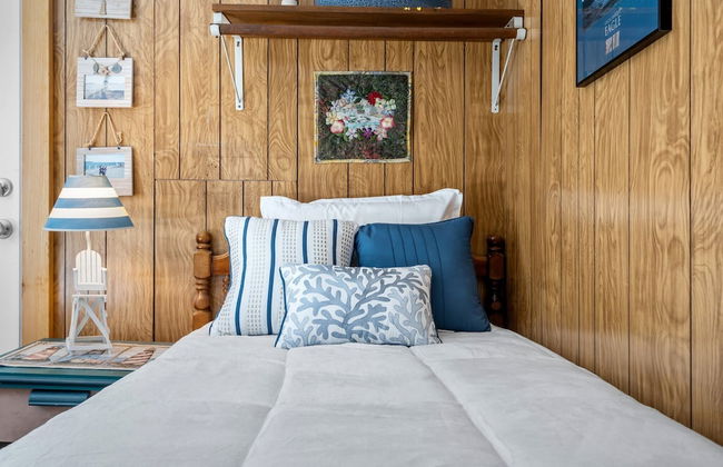 Beachfront Pet Friendly Sleeps 15 Bbq! - Photo 7