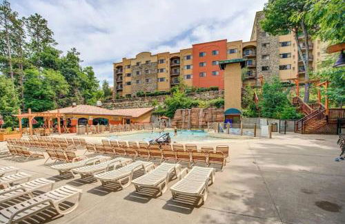 Family Getaway - Outdoor Activity Oasis - Mins to Downtown and Water Parks - Jacuzzi - Game Rm - Foto 45