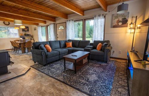 Mt Rainier!Best place to stay with family and friends! Sleeps10!4B 2B Home! Hottub!PondView!Paradise! - Foto 11