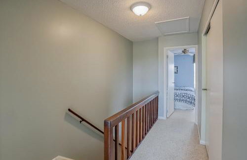 NEW LISTING! Two Bedrooms in A Building with Marsh and Ocean Views - Foto 31