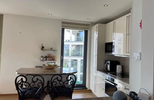 Lovely 2 bedroom apartment with free parking - Foto 7