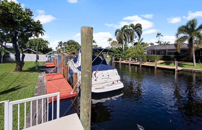 Stunning 3 Bd Pool House w Enchanting Water Views - Foto 37