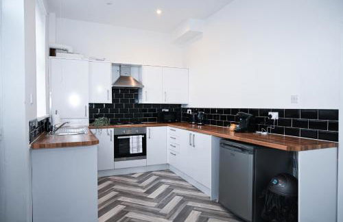Contractor-Friendly 3Bed & Holiday Let - Walk to Metro - Free Driveway Parking, Sleeps 6 - Close to City Centre - Foto 13