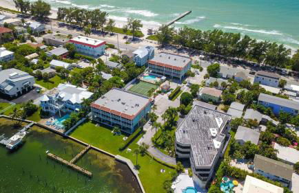 Perfect Beach Getaway with Bay Views & Boat Dock & Trailer Parking - Foto 13