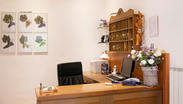 Check-in/check-out kiosk