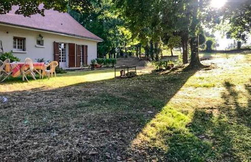 Cozy Home In Saint Saud Lacoussière - Foto 1