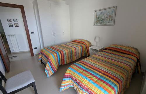 La Casa dei Due Mari - large apartment with parking - Foto 11