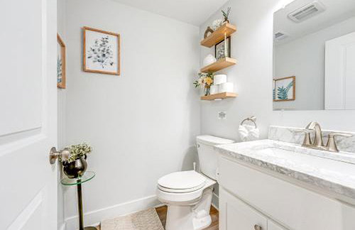 Serene and Updated Escape 1 Mi to Heritage Landing - Foto 19