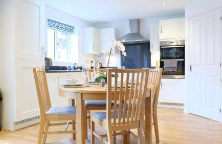 Spacious 4 Bedroom Home with Garden in Bedford - Foto 12