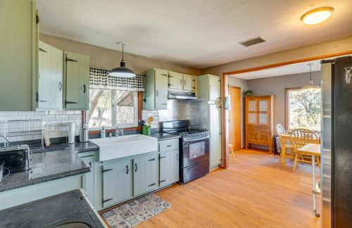 Mtn-View Gem on 20 Acres Patagonia Cabin Hideaway - Foto 11