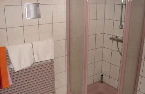 Ferienwohnung im DG, Parkplatz vorm Haus, WLAN - Photo 6