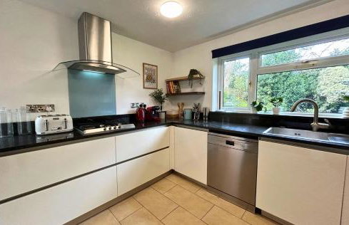 Weybridge Stunning Five Bedroom House With Garden - Foto 6