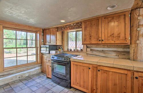 Snow Pine Retreat - Remote Crescent Log Cabin! - Foto 11