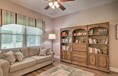 Family Home with Fire Pit, 2 Mi to Lake Access - Foto 2