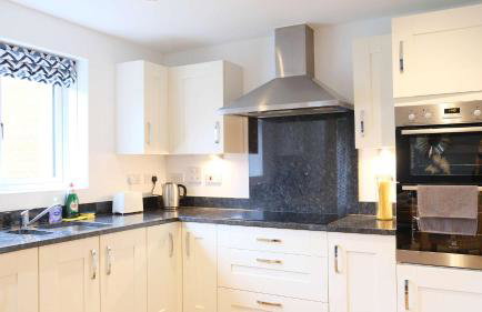 Spacious 4 Bedroom Home with Garden in Bedford - Foto 37