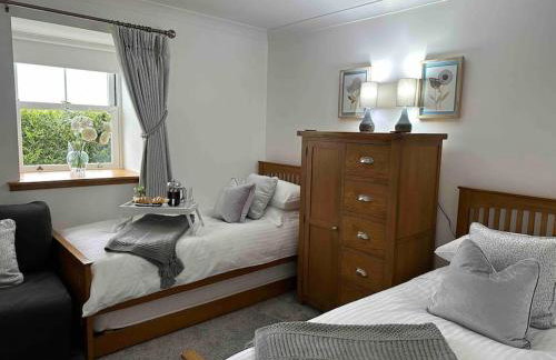 Bungalow with Hot Tub, BBQ Hut, Golf Net , Large Garden & Play Area - Foto 3