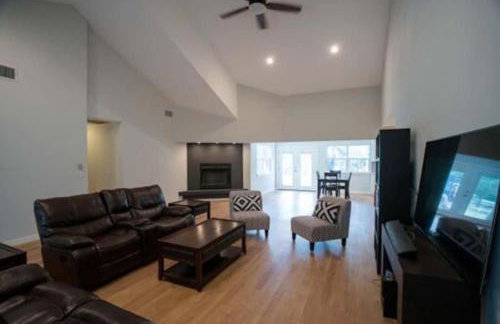 2 Large Bedrooms Open Living Peaceful - Photo 10