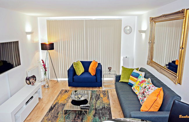 Riverside 2 Bed Apartment - Foto 17