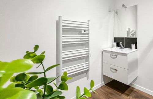 Balnéo privée & cinéma XXL - Logement premium à Tourcoing - Foto 26