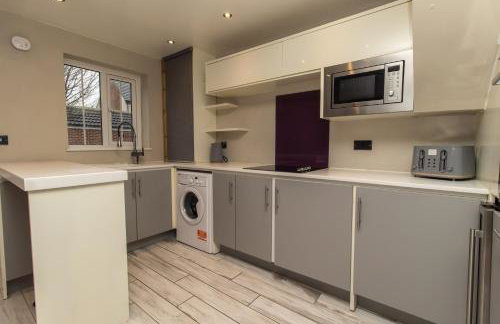 Free Driveway Parking, 3 Double Bedroom House, Quiet Private Estate, Fast WIFI, Ideal for Long Term Contractor, etc Stays, 3 miles 7 mins drive to Nissan, 15 mins to Sunderland Newcastle, Regular Housekeeping Options - See Our Site for Assurance - Foto 10