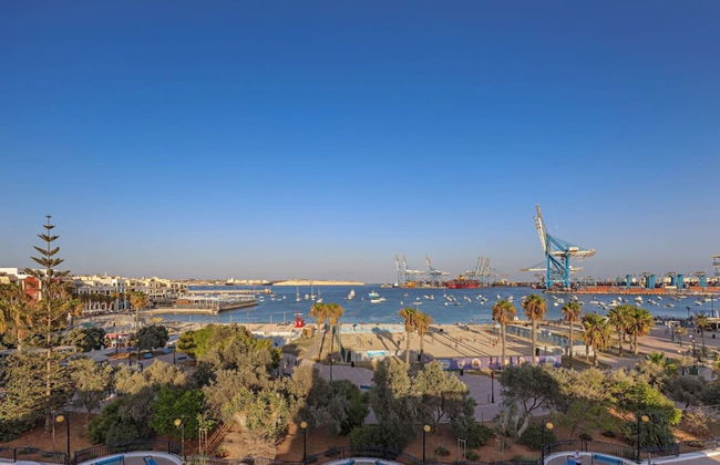 Gem Beachfront Apt With Amazing Bay and Sea Views - Foto 12