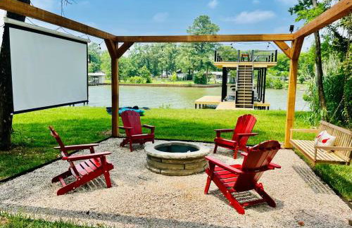 The Benjamin I - 2022 Built Luxury Retreat with Backyard Paradise with Hot Tub Outdoor Movie Screen Dock & Boat Rental - Foto 3